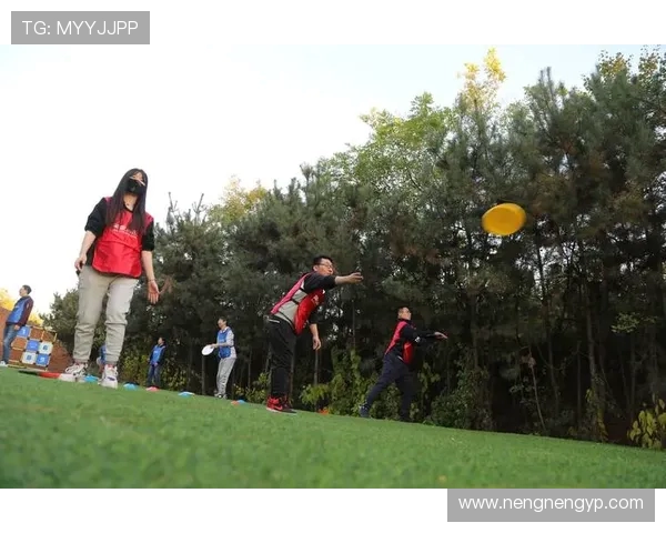 武汉飞盘队与成都飞盘队赛后复盘分析双方状态与表现对比